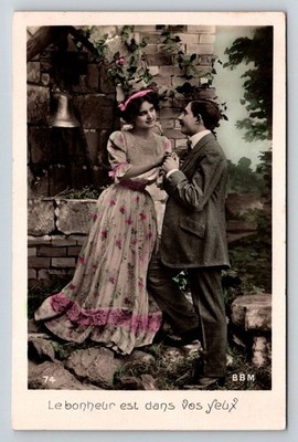 Romantic Couple Hand Tinted French Postcard Le Bonheur est dans vos Yeux BBM 74