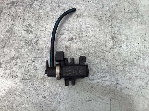 BMW 3 E46 2000 Diesel 100kW Turbolader Druckwandler Magnetventil PA66GF35