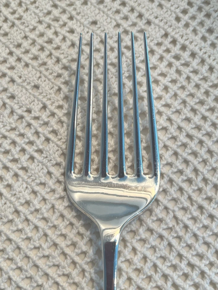 "Tenedor de carne fría Williamsburg Shell de Stieff de plata esterlina, 6 dientes 10"" para servir" Foto 3 de 4