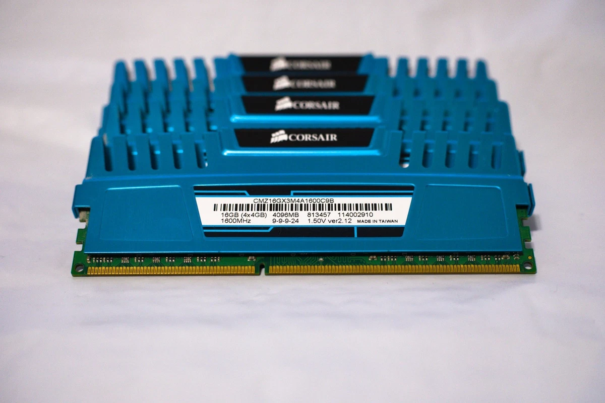 Kit Mémoires 16Go RAM (4x4Go) DDR3 Corsair CML16GX3M4A1600C9 DIMM PC3