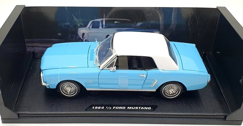 Motor Max 1/18 Scale 79834 - 007 Thunderball '64 1/2 Ford Mustang - Blue - Image 4 of 4