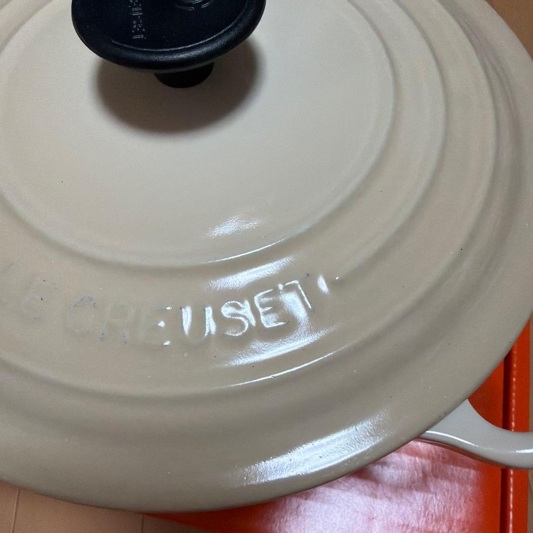 Le Creuset 2-3/4-Quart Round French Oven - Dune Almond Color for