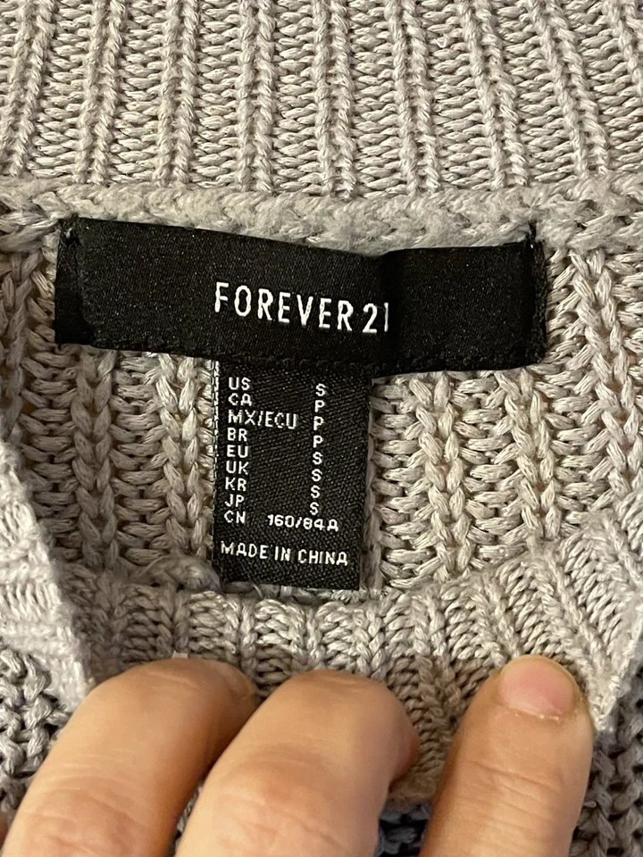 Suéter Recortado Forever 21 Gris Grueso Tejido Con Cuello Simulado y Mangas Largas Talla S Foto 4 de 4