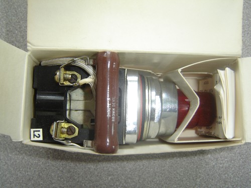 Furnas Oil Tight Control 52PA6N2WJK 240v Push to Test Red Lens - Picture 2 of 3