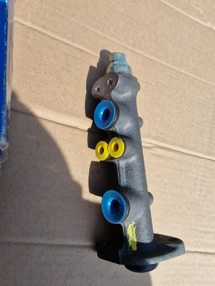 Bendix Master Brake Cylinder - Image 2 of 3