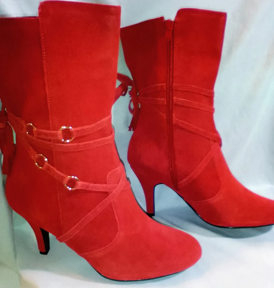 Lo último en Hollywood Botas de Gamuza Rojo Rubí Tacón Punta Nuevas con Fondo de Caja. 8M Foto 4 de 4