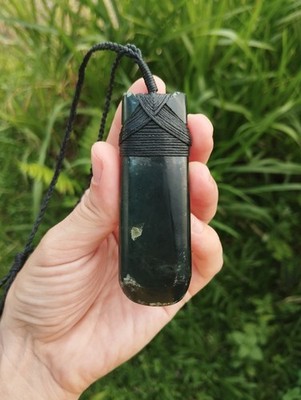 Toki Original NZ Kawakawa Pounamu Anhänger - Maori Stärke & Autorität Halskette