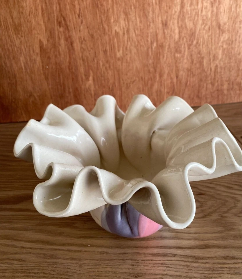 Jarrón escultura cerámica Demery Studio años 80 blanco y rosa Foto 4 de 4