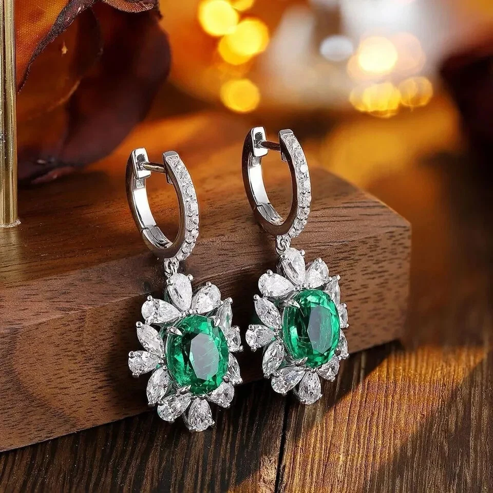 Pendiente de diamantes esmeralda colombiana natural ovalado de 7,42 quilates de oro blanco real de 14 quilates Foto 2 de 4