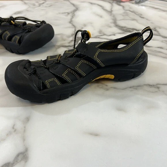 Keen Footwear Fisherman Water Sandals Size 4 Unisex  Black Yellow Outdoor Hiking - Image 4 of 4