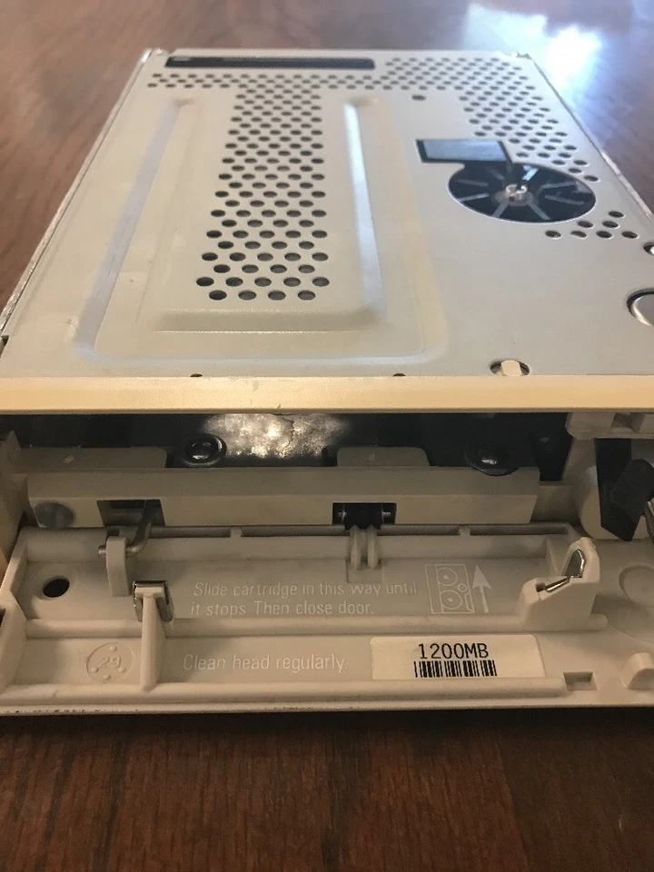 Tandberg Data SLR3 1.2GB SCSI Internal Tape Drive Tan Beige Bezel - Image 2 of 4