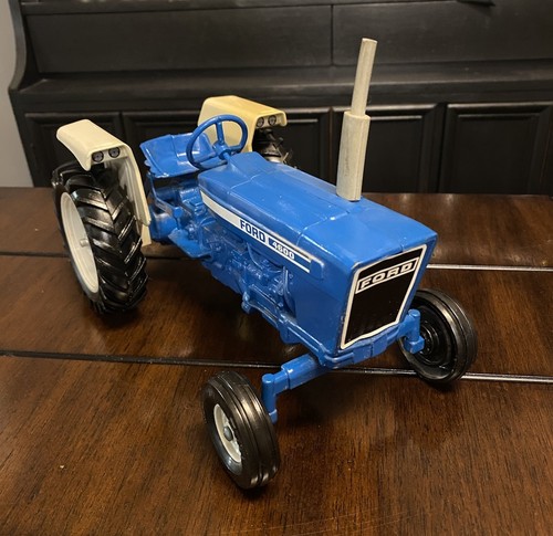 Vintage Ertl No.805 Ford 4600 Wide Front 1/12 Scale Die Cast Tractor - USA