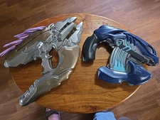Microsoft 2017 Halo Needler & Covenant Plasma Replica Toy Weapons. 