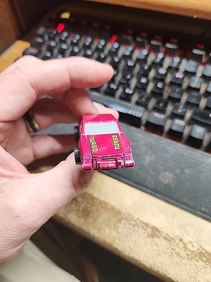 Vintage 1984 Hot Wheels Diecast 1/64 Crack-Ups Marrom Buick Regal Hood Basher HK - Imagem 3 de 4