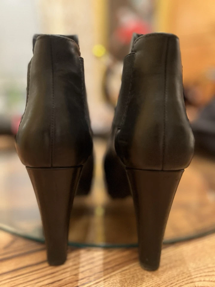 Botines Chelsea de tacón alto Allsaints Sarris para mujer de cuero negro talla 39 (US 8) Foto 4 de 4