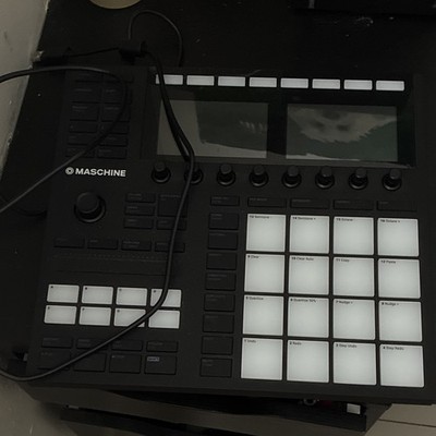 Native Instruments MASCHINE MK3 - Open Box - Not Used