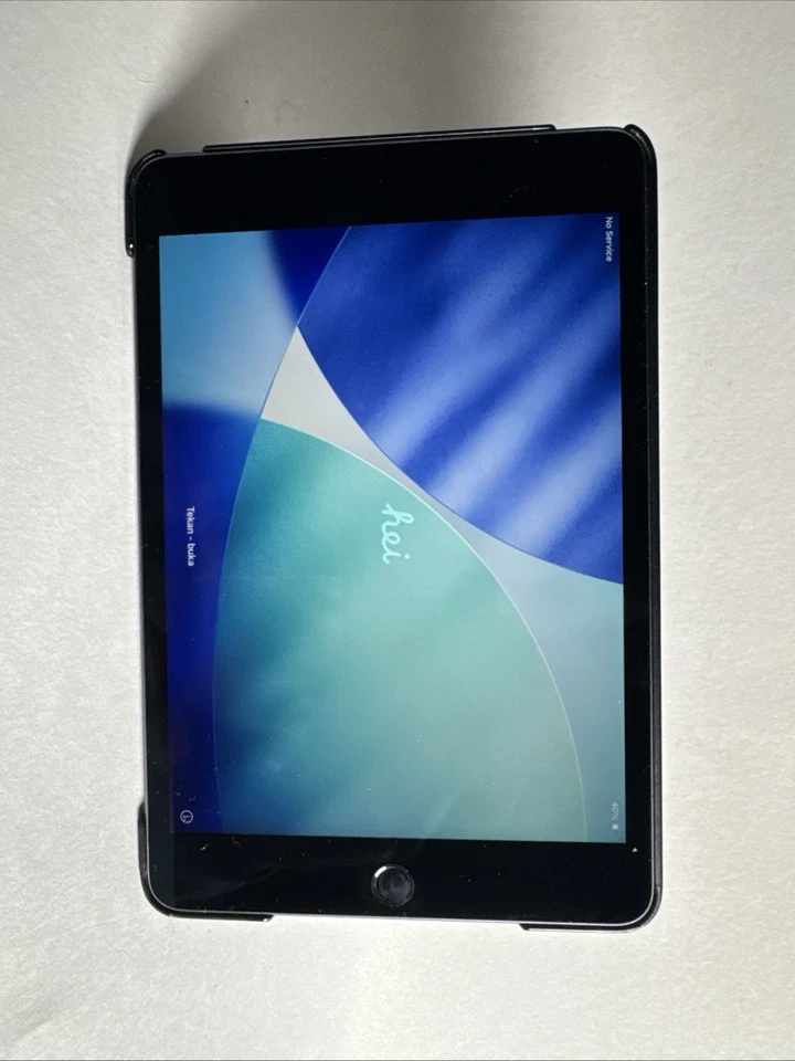 Apple iPad (5th generation) · 64GB · Wi-Fi, photo 1 of 5