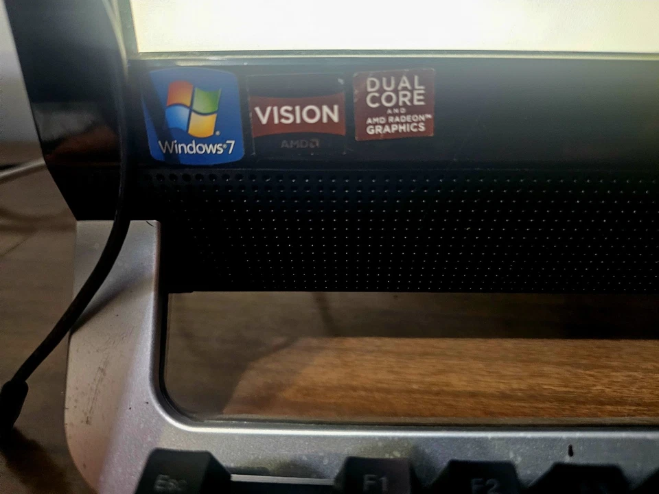 Gateway All-In-One 21.5" Touch PC ZX44451 Chipset Manufacturer A  Win 7 Premium  - Image 3 of 4