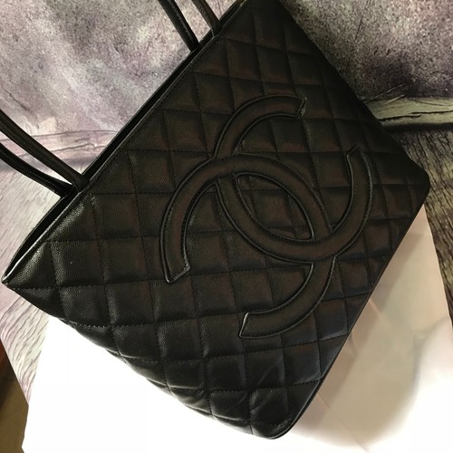 Chanel black cowhide caviar diamond pattern women's bag - Foto 4 di 9
