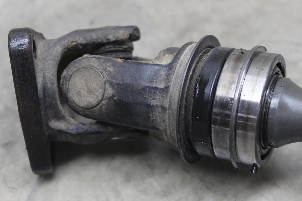 Suzuki Eiger 400 2002-2007 automático OEM motor trasero eje de salida engranaje necesita unión Foto 3 de 4