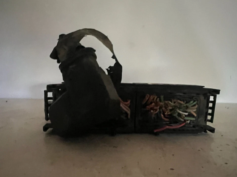 2002 HYUNDAI ELANTRA Engine Computer Module ECU ECM 39105-23030 FABRICANTE DE EQUIPAMENTO ORIGINAL (AA 355) - Imagem 3 de 3