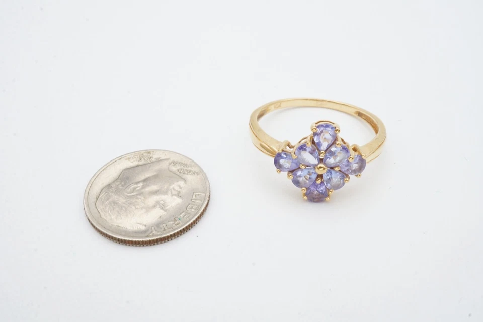 Anillo de oro amarillo de 10k talla 8,25 Foto 2 de 4