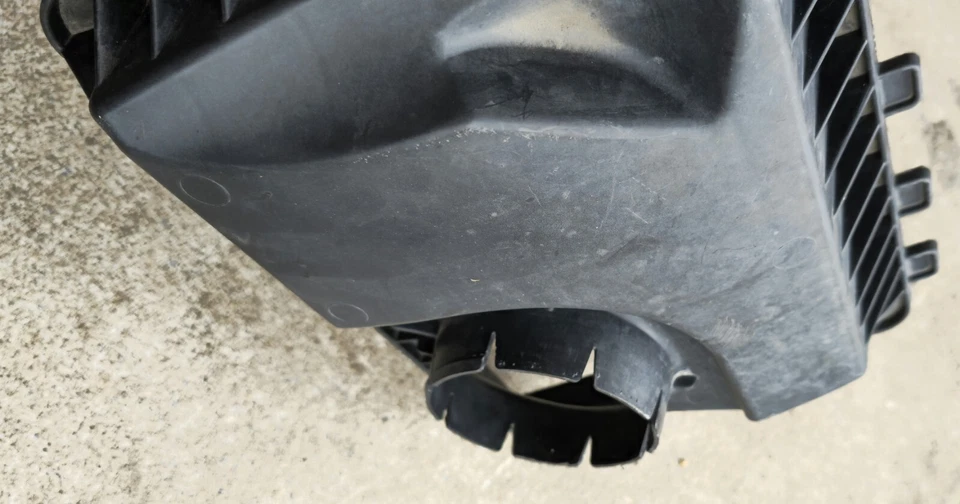 Pontiac Grand Prix GTP 2002 tapa de caja de filtro de aire Foto 4 de 4