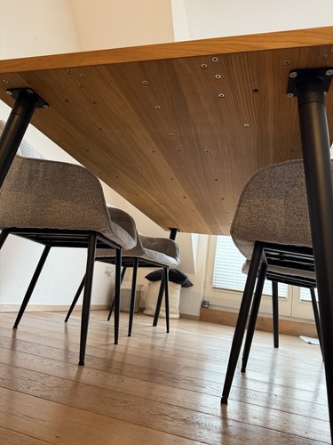 Moderner Holz-Esstisch für 4-6 Personen - Bild 12 von 13