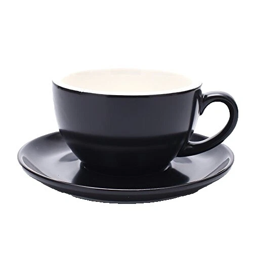Juegos de platos y tazas de café negro