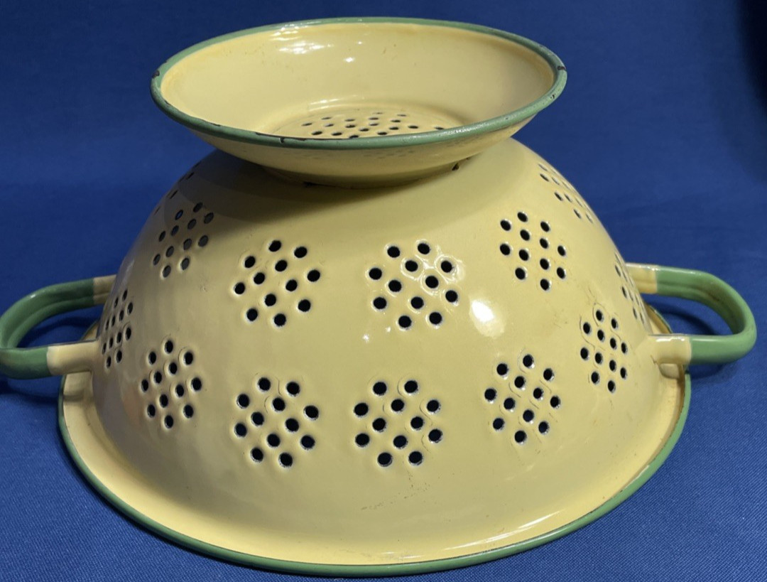 Vtg Yellow Enamelware Colander Strainer 11" Green Trim French /Country Farmhouse