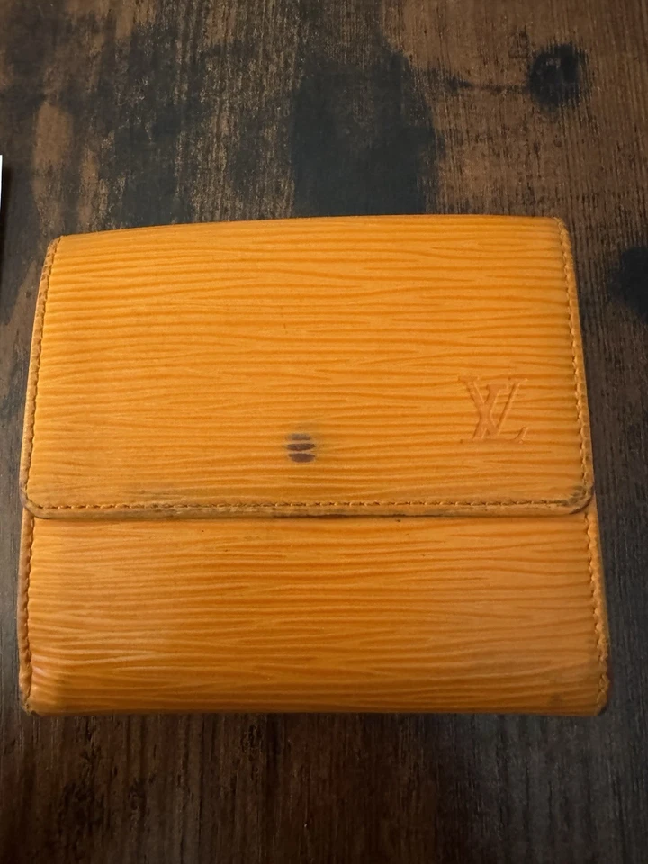 Tarjetero Louis Vuitton Epi Cuero Naranja - SP1015 - Autenticado Entrupy Foto 2 de 4