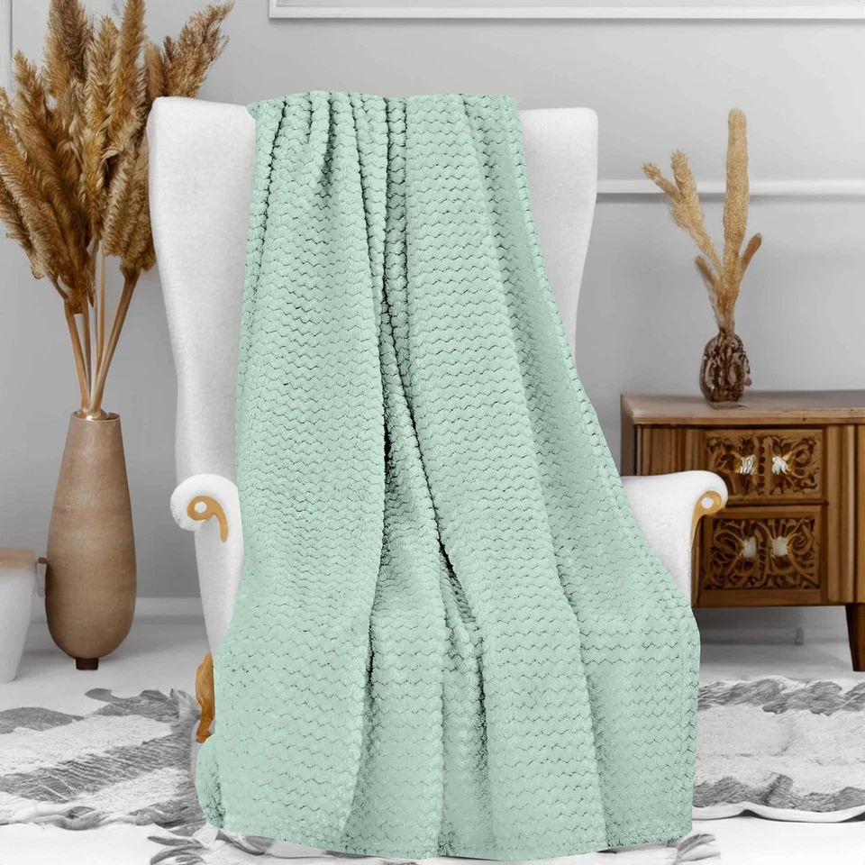 Cocooning Plaid in Microfibra, Da 120 X 160 Cm, Di Colore Verde Acqua - Immagine 3 di 4