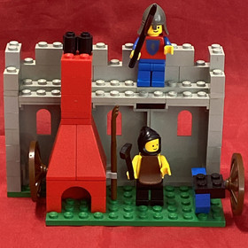 LEGO Castle: Blacksmith Shop (6040) 85%  Complete No Manual No Box - Pre-Owned