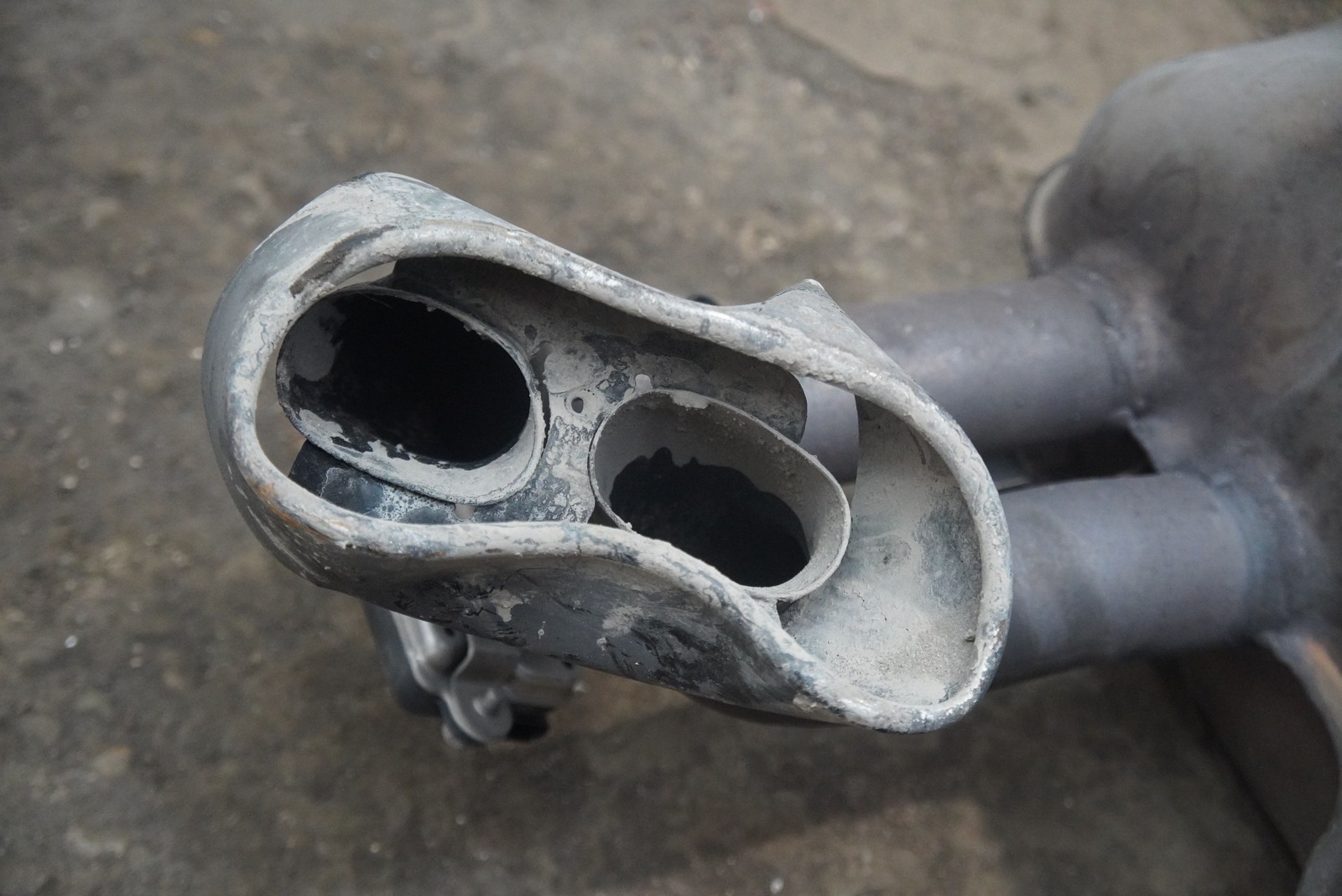 Rear Exhaust Muffler Silencer Tail Pipe 18308608167 OEM BMW i8 2014-20 *Note*