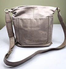 Hobo International Taupe Leather Med Crossbody Zip Bag Floral Blue Interior