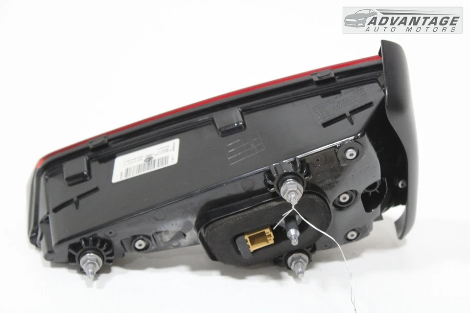 AUDI A4 2017-2020 LUZ TRASERA IZQUIERDA INTERIOR LUZ TRASERA LÁMPARA 8W5945093D OEM Foto 2 de 4