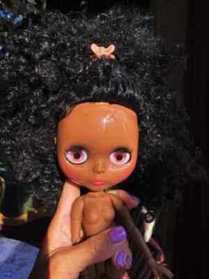 Blythe Puppe BJD aus Fabrik Afro Style schwarze Haare glänzendes Gesicht super schwarze Haut