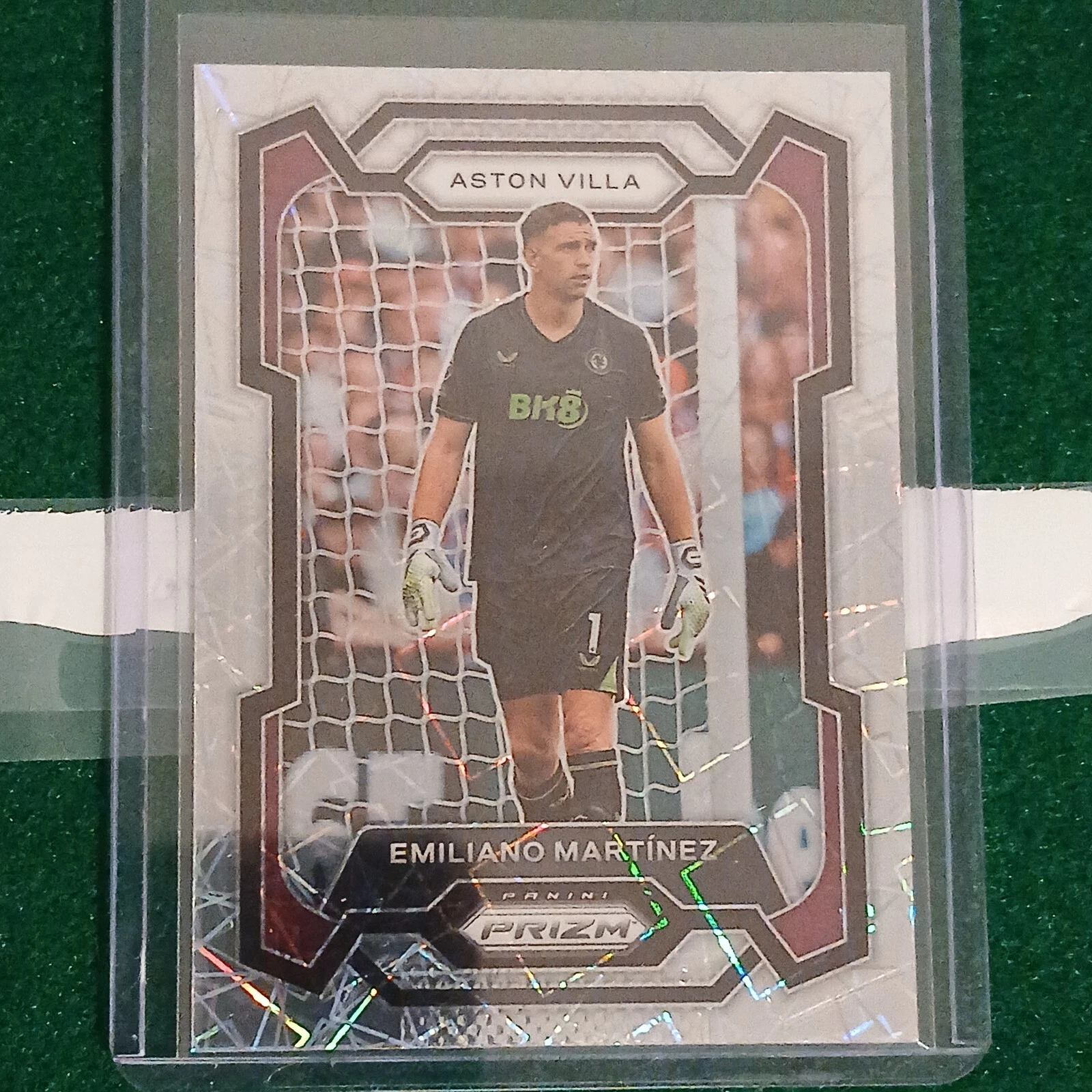 2023-24 Panini Prizm Premier League: Emiliano Martinez Silver Laser #106