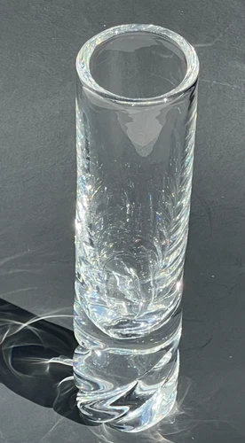 Steuben Bud Vase Twist Design Signed 8 Inches Tall In Excellent Condition