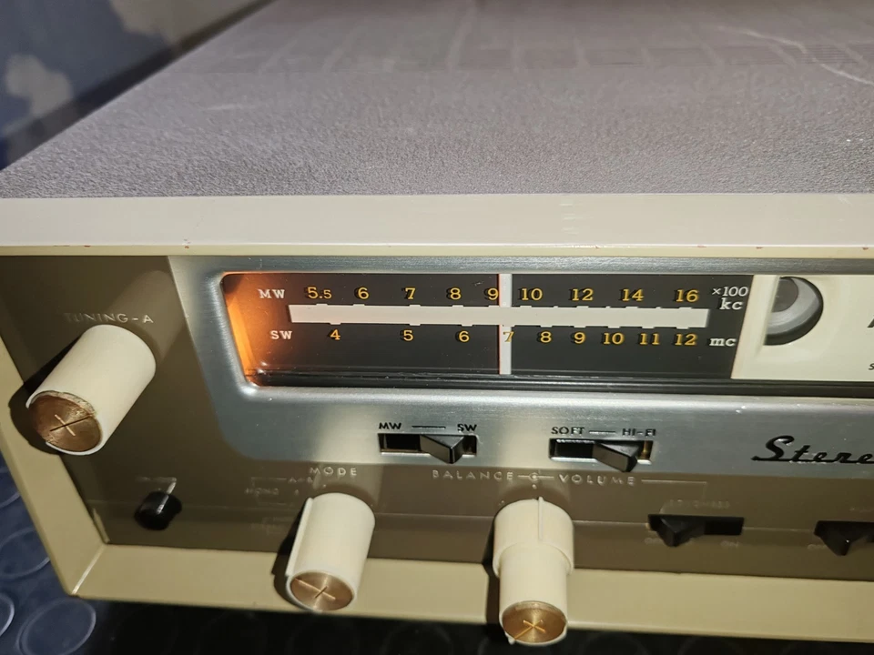sintoamplificatore a valvole stereo d'epoca, il Pioneer SM-G204.  - Immagine 2 di 4