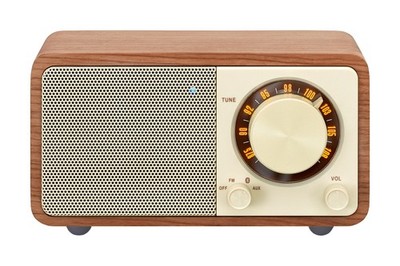 Elegant Walnut Bluetooth Radio With Fm Tuner Solid Wood Cabinet 36 Hour Battery