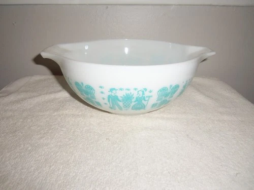 Vintage 1957 PYREX "Amish Butterprint Cinderella Mixing Bowl" White (2.5 Qt.)
