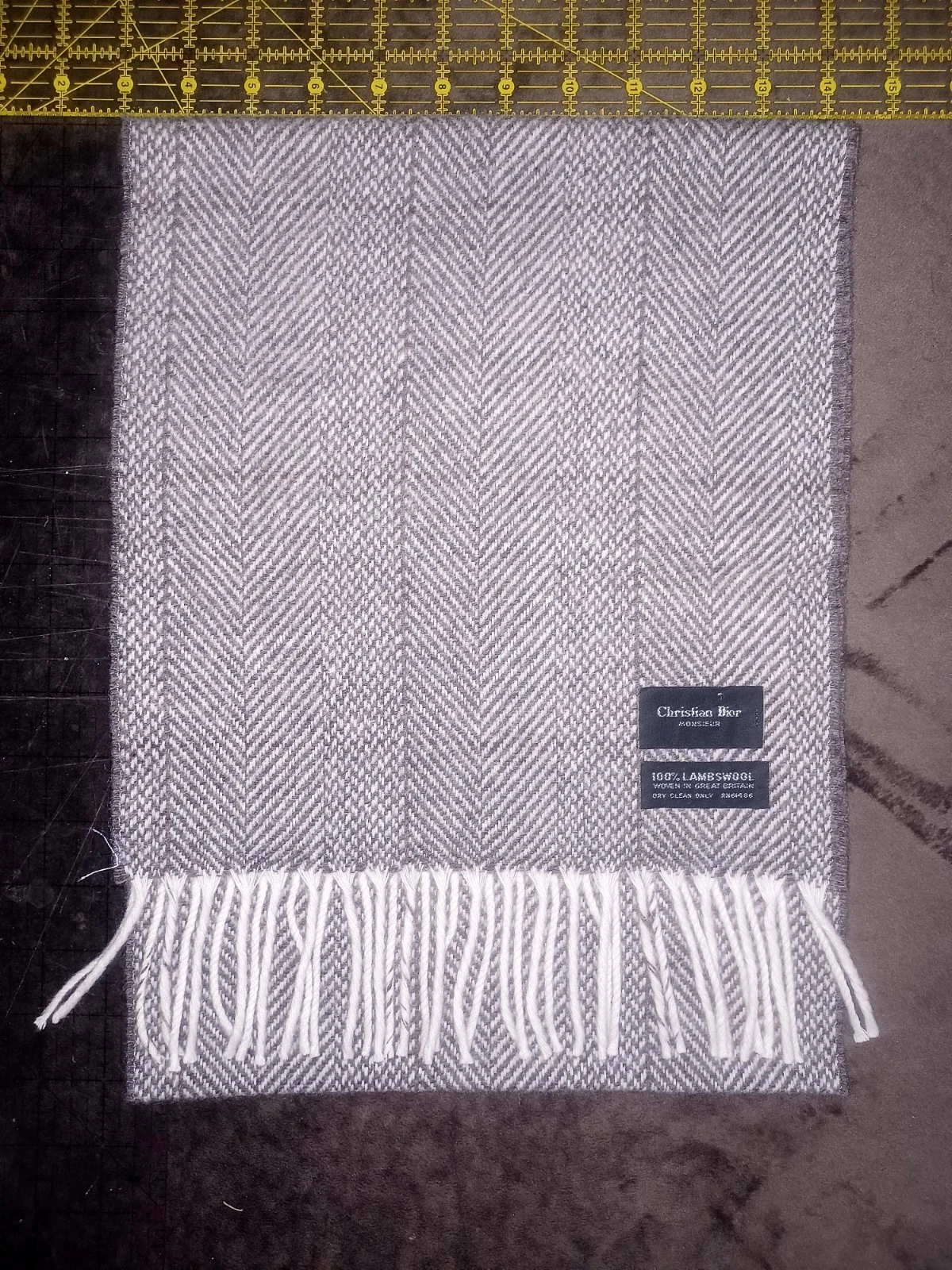 Foulard Christian Dior Monsieur gris marron 100% laine d'agneau fabriqué en GB 51x10 