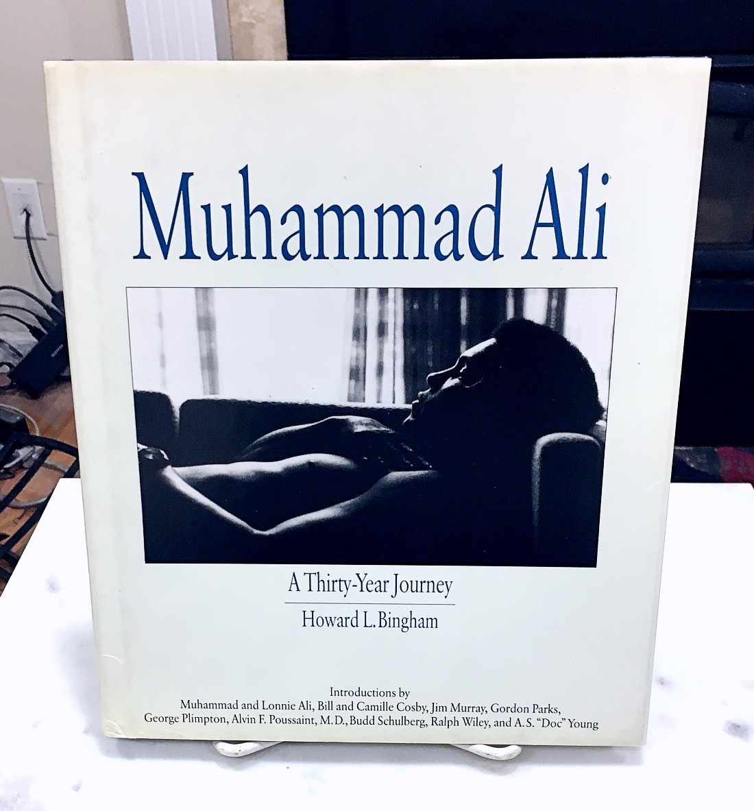 1993 MUHAMMAD ALI AUTOGRAPHED BOOK-SIGNED 3 DAYS BEFORE RELEASE DATE w/GREAT COA