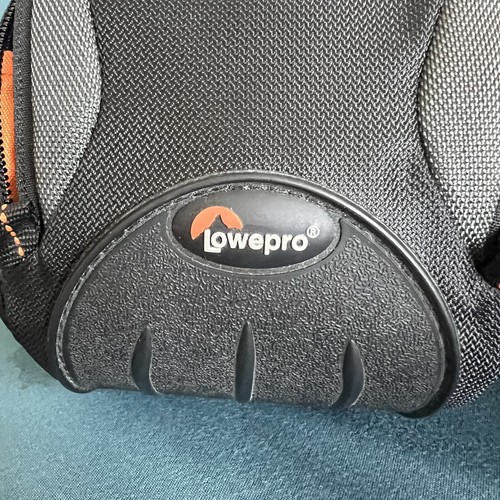 Lowepro Apex 60 AW All-Weather Camera Case Pouch - Picture 2 of 9