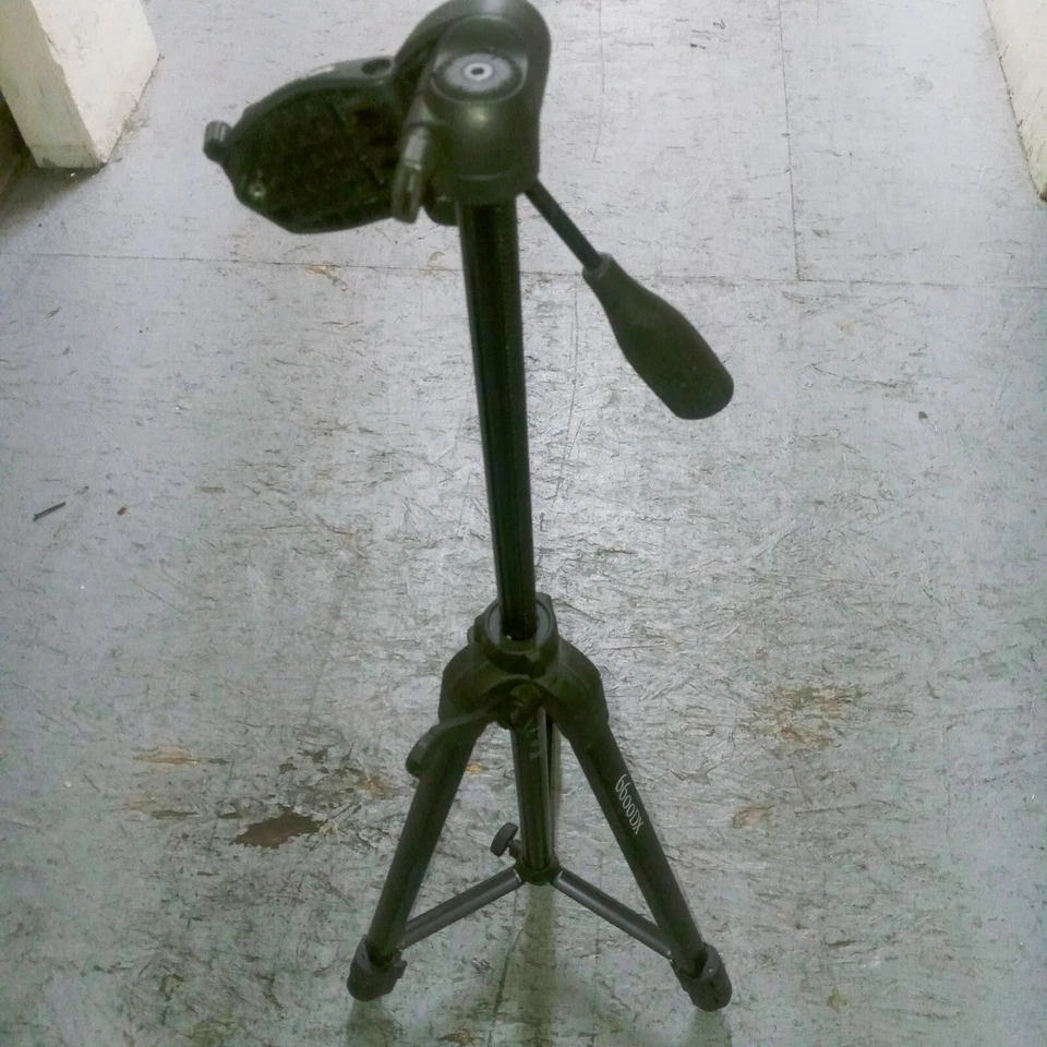 Tripod Camera Stand 6600DX Heavy Duty Silver Platinum - Image 2 of 4