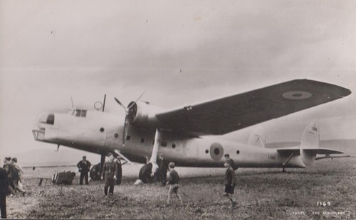 Bristol-Bombay-Troop-Carrier-WW2-Plane-Vintage-Plain-Back-Postcard-Old-Photo