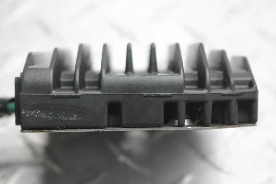 Honda Sabre 1300 VT1300CS 2010 rectificador regulador de voltaje Foto 2 de 4