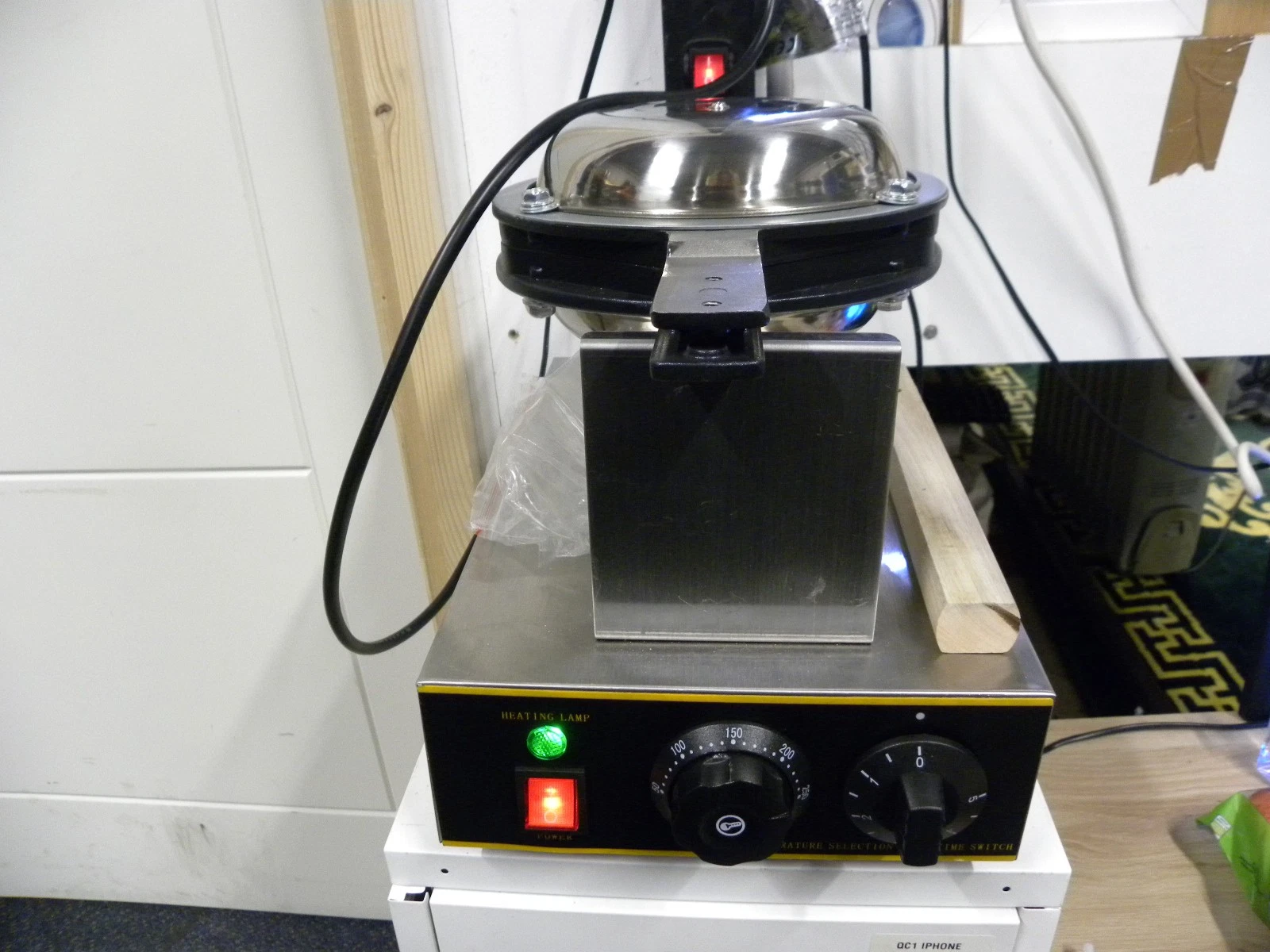 Twist Bubble Waffle Maker 1400W Commercial, Non‑Stick Surface COOK CHEF KITCHEN
Opens in a new windo