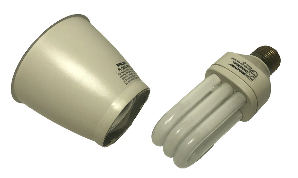 PHILIPS MARATHON SLS/R30 20WATT FLUORESCENT TRIPLE TUBE FLOOD WITH REFLECTOR - Image 4 of 4